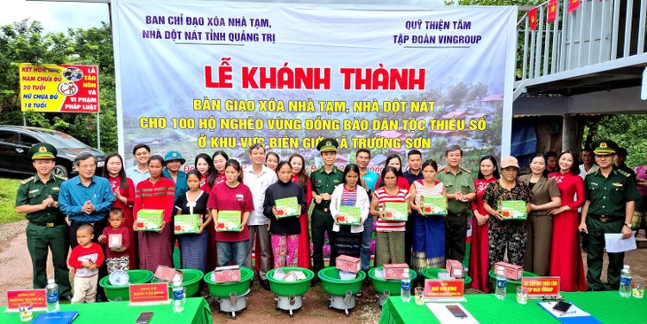 Quang Tri: 100 logements inaugurés pour les minorités ethniques - ảnh 1