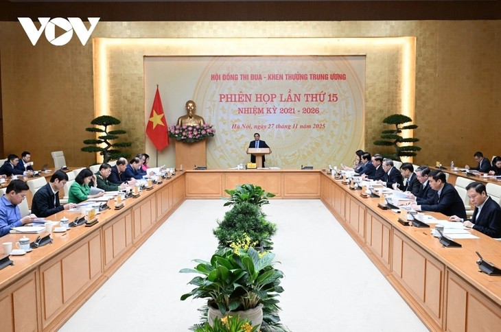 Pham Minh Chinh préside une réunion du Conseil central d’Émulation et de Récompense - ảnh 3