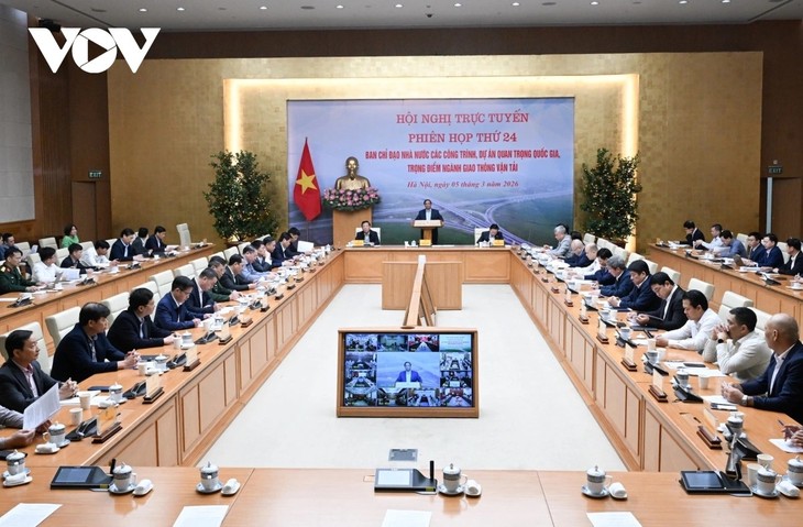 Pham Minh Chinh appelle à lever les obstacles aux grands projets d’infrastructures - ảnh 2