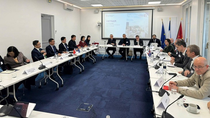 Paris: le Vietnam et le MEDEF explorent de nouveaux partenariats - ảnh 1