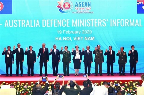 Вьетнам активно выдвигает инициативы по оборонному сотрудничеству АСЕАН - ảnh 1