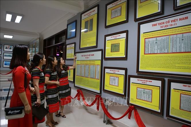 В провинции Куангчи открылась передвижная выставка, посвящённая вьетнамским архипелагам Хоангша и Чыонгша - ảnh 1