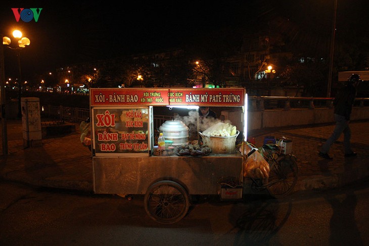 Les grignotines nocturnes de l’hiver hanoien - ảnh 5