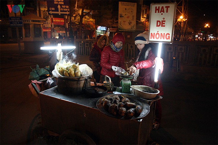 Les grignotines nocturnes de l’hiver hanoien - ảnh 8