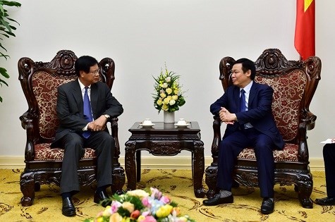 Un ancien Premier ministre laotien reçu par Vuong Dinh Hue - ảnh 1