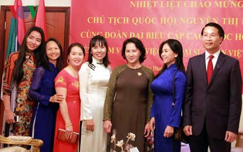 Nguyen Thi Kim Ngan rencontre des Vietnamiens aux Emirats arabes unis - ảnh 1