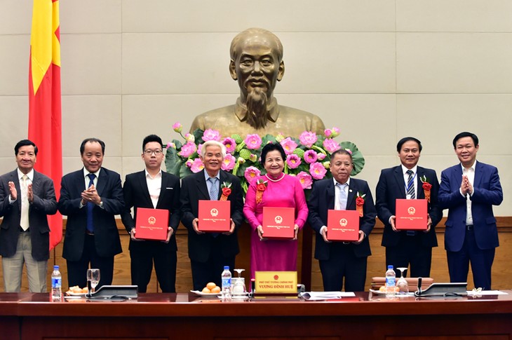 Vuong Dinh Hue rencontre les représentants des entreprises agricoles - ảnh 1