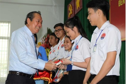 Truong Hoa Binh travaille avec l’académie des cadres de Ho Chi Minh-ville - ảnh 1