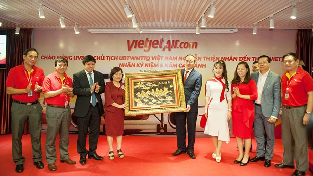 Vietjet Air souffle ses 5 bougies - ảnh 1