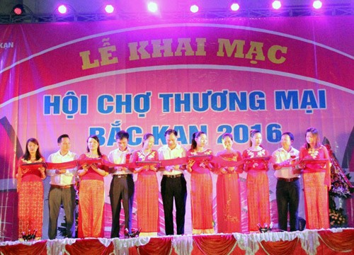 Bac Kan : 13 foires commerciales organisées en 2016 - ảnh 1