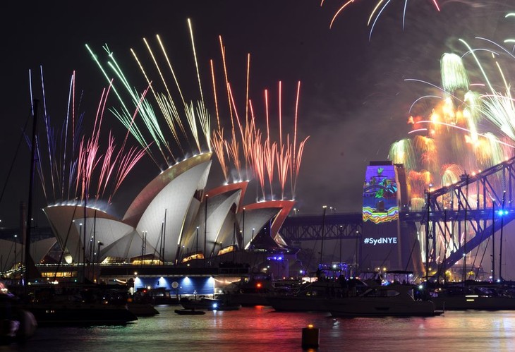 Le monde fête le Nouvel An 2017 - ảnh 1