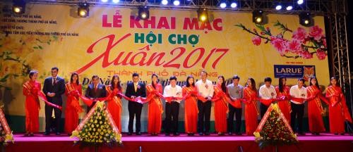 Ouverture de la foire printanière 2017 de Dà Nang - ảnh 1