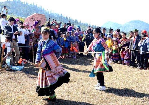 Quand le folklore donne des ailes à la danse moderne - ảnh 2