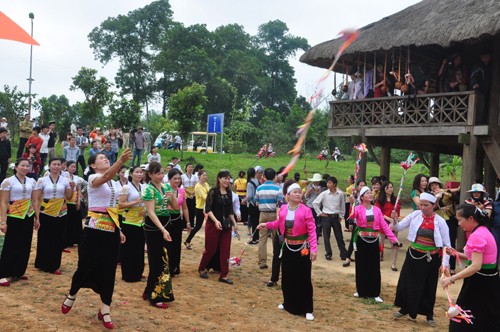 Ouverture de la semaine du tourisme à Hoà Binh - ảnh 1