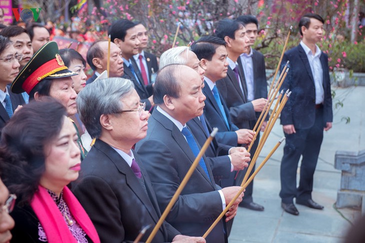 Nguyen Xuan Phuc à la fête de Dong Da - ảnh 1