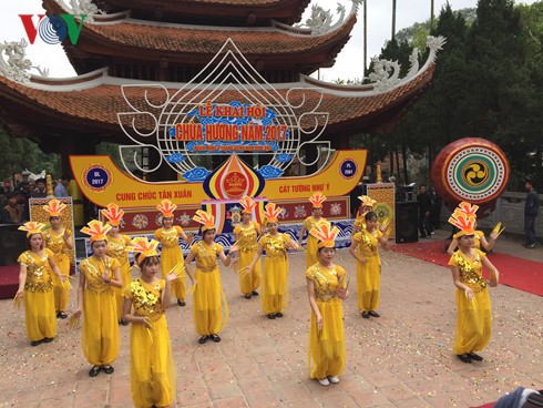 Les fêtes printanières battent leur plein  - ảnh 2