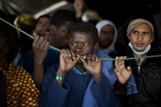 L’Italie durcit sa politique à l'égard des migrants illégaux - ảnh 1