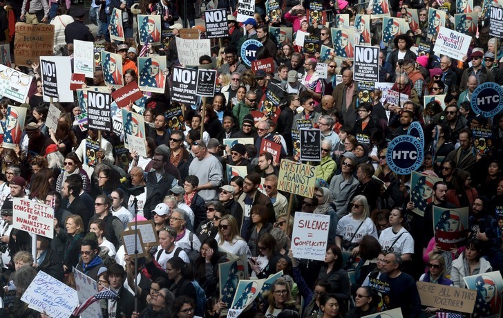 Marche des anti-Trump à New York pour le Jour des présidents - ảnh 1