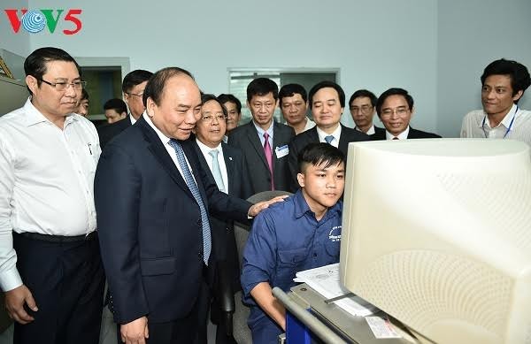 Le Premier ministre Nguyen Xuan Phuc à l’Université de Danang - ảnh 1