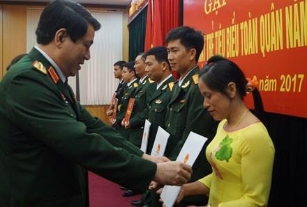 A la rencontre des jeunes soldats exemplaires de l’année 2016 - ảnh 1