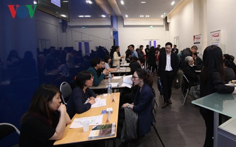 Séminaire de l'emploi en faveur des étudiants vietnamiens en France  - ảnh 1