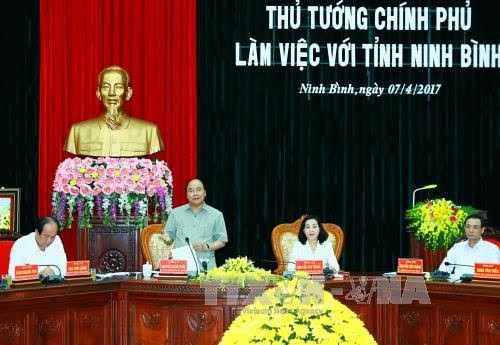 Nguyen Xuan Phuc travaille avec les autorités de Ninh Binh - ảnh 1