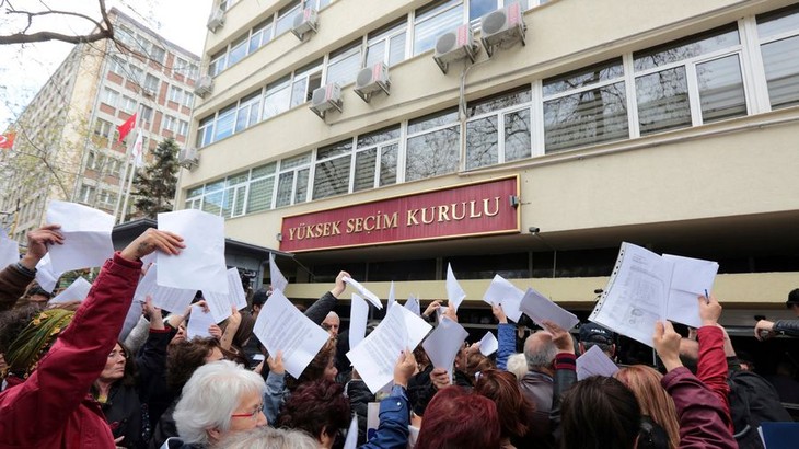 La Turquie rejette l’appel de l’UE à une enquête sur le référendum  - ảnh 1