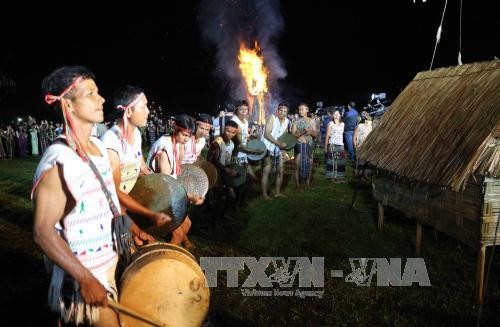 Plus de 300 artistes réunis à Lam Dong pour la fête des ethnies 2017 - ảnh 1