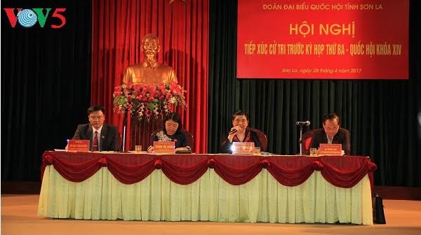 Tong Thi Phong rencontre l’électorat des forces armées de Son La - ảnh 1