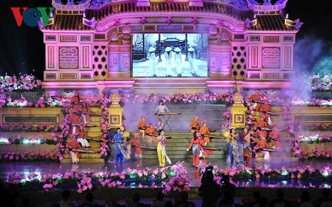 Hue : Ouverture du festival des métiers traditionnels - ảnh 1