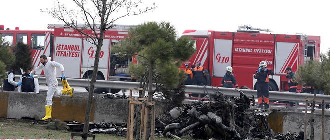 Un hélicoptère militaire s'écrase en Turquie, 13 morts - ảnh 1