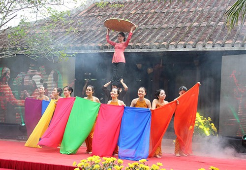 Festival de la soie et de la brocatelle du Vietnam et du monde 2017 - ảnh 1