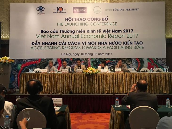 Publication du rapport économique annuel du Vietnam en 2017 - ảnh 1