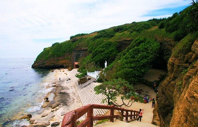 La pagode Hang, un trésor sur l’île de Ly Son - ảnh 2