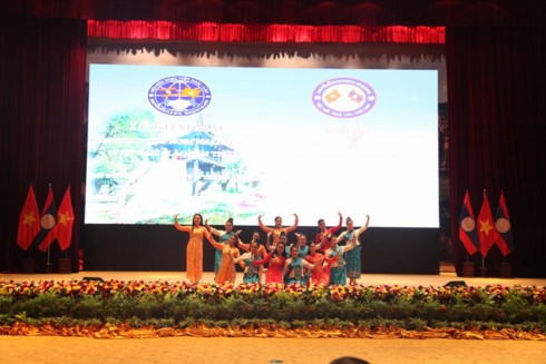 Ouverture du 4e Festival d’amitié populaire Vietnam-Laos - ảnh 1