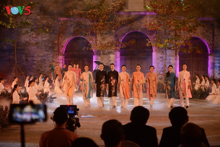 L'ao dai en fête à Paris - ảnh 1