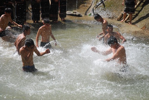 Le culte de la fontaine des Ede - ảnh 1