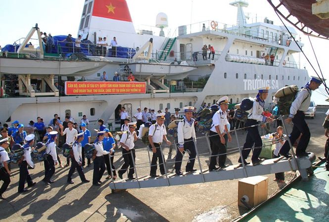 Cadeaux du Têt envoyés aux habitants et aux soldats de Truong Sa - ảnh 1