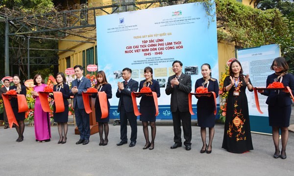 Exposition de décrets du gouvernement provisoire de la République démocratique du Vietnam - ảnh 1