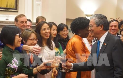 Les Vietnamiens à l’étranger saluent le Nouvel An lunaire - ảnh 1