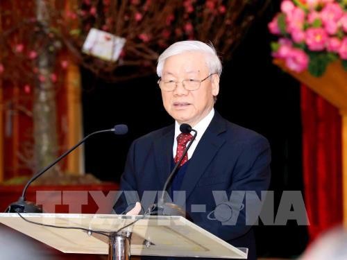 Nguyen Phu Trong présente ses vœux du Têt au bureau du Comité central du Parti - ảnh 1