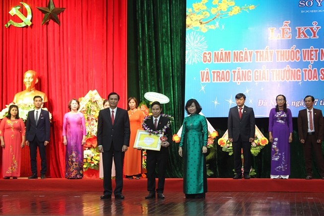 Les médecins vietnamiens en fête - ảnh 1