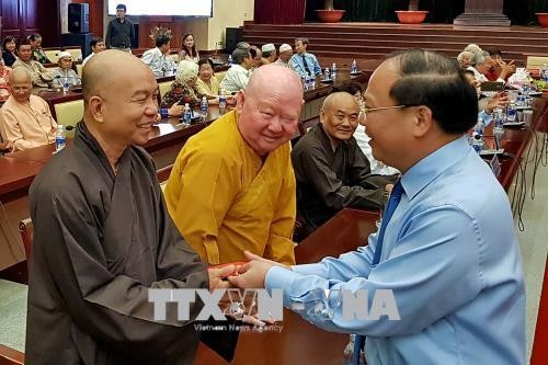 Ho Chi Minh-ville rencontre 200 minorités ethniques exemplaires - ảnh 1