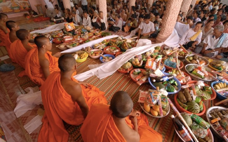 Des rencontres à l’occasion du Chol Chnam Thmay - ảnh 1