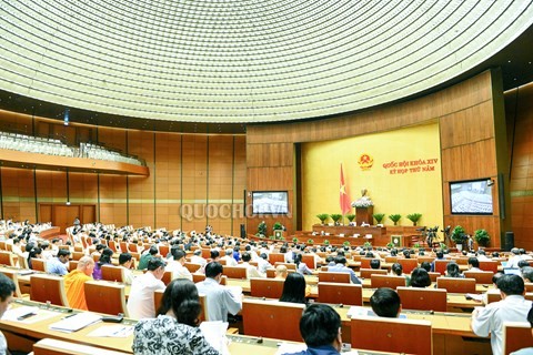 L’Assemblée nationale discute des amendements de certaines lois - ảnh 1