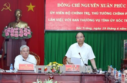 Nguyên Xuân Phuc travaille avec des responsables de Soc Trang - ảnh 1