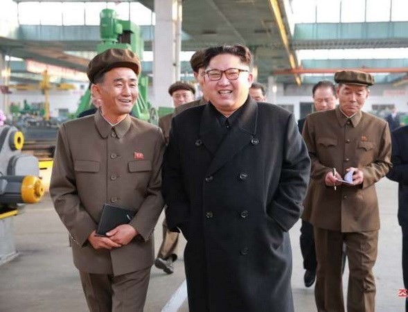 Kim Jong-un inspecte des zones insulaires près de la Chine - ảnh 1