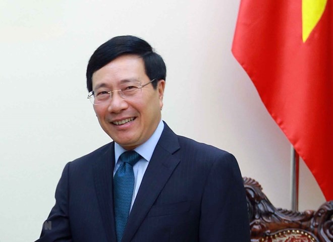 Pham Binh Minh visite l’ambassade vietnamienne en Grèce - ảnh 1