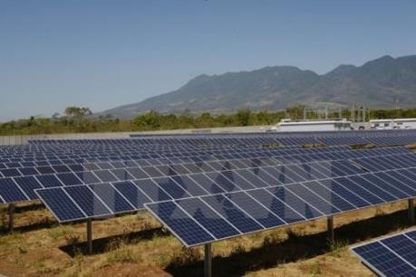 Inauguration de la première centrale solaire photovoltaïque du Vietnam - ảnh 1