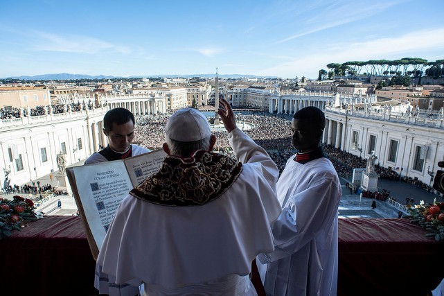 Dans son discours de Noël, le pape François appelle à la paix dans les zones de conflit  - ảnh 1